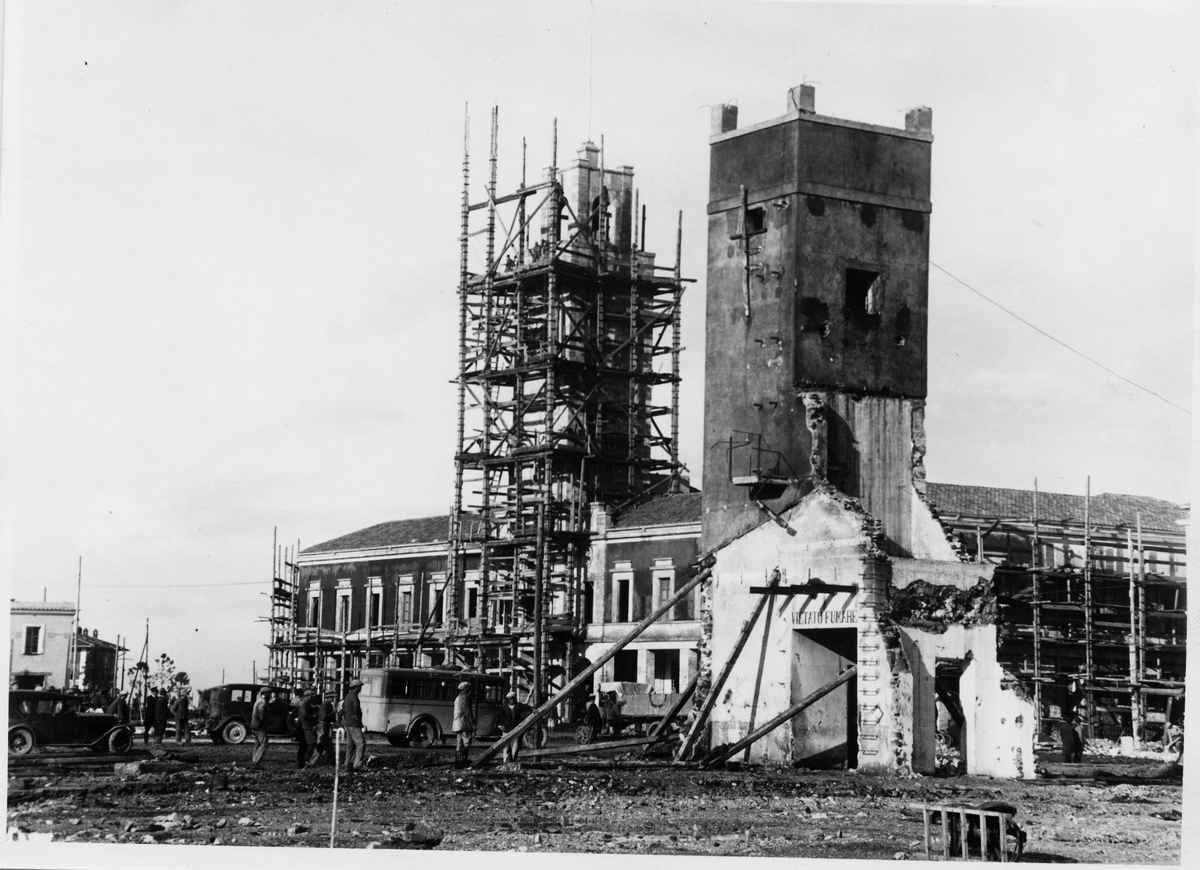 Costruzione della torre civica di Littoria